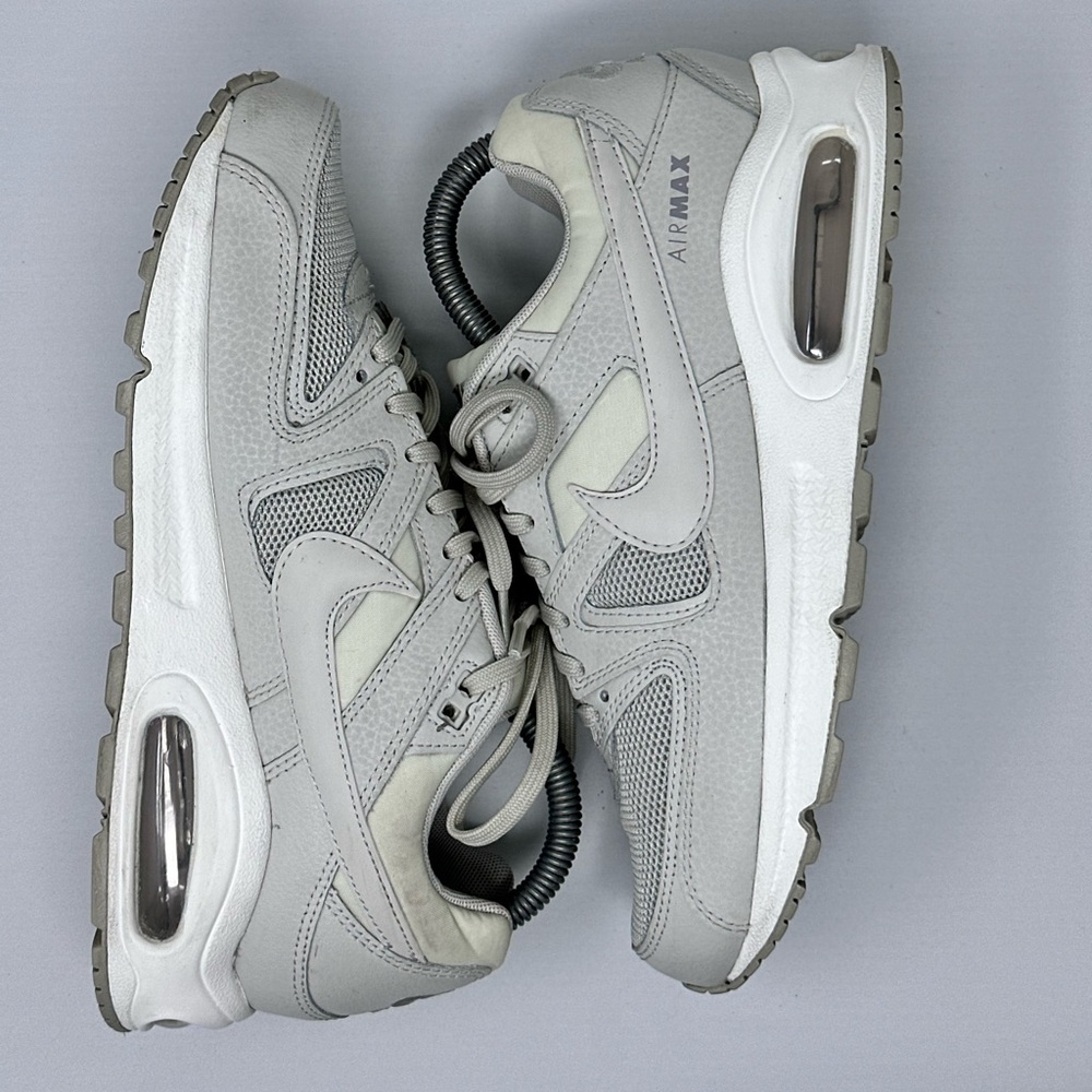 Women’s Nike Air Max Light Gray Athletic Shoes size 7.5 - Picture 6 of 9